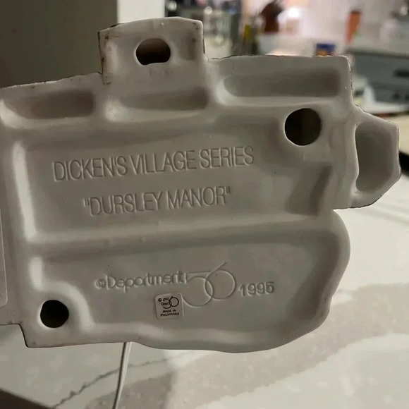 Dept 56 Dickens' Village Series Dursley Manor Christmas Light Up Christmas home - Picture 11 of 12